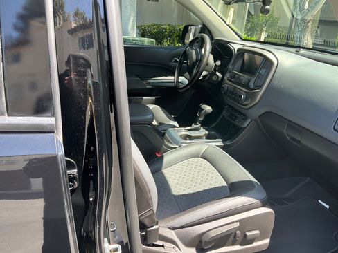 Used 2017 Chevrolet Colorado Z71 RWD image 11