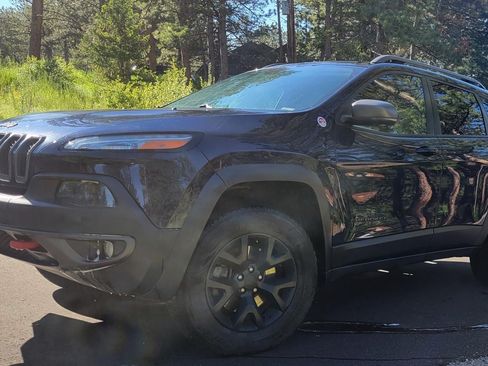 Used 2016 Jeep Cherokee Trailhawk w/ Comfort/Convenience Group image 2