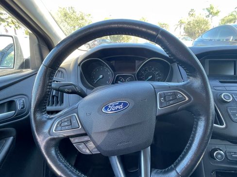 Used 2015 Ford Focus SE w/ Equipment Group 201A image 12