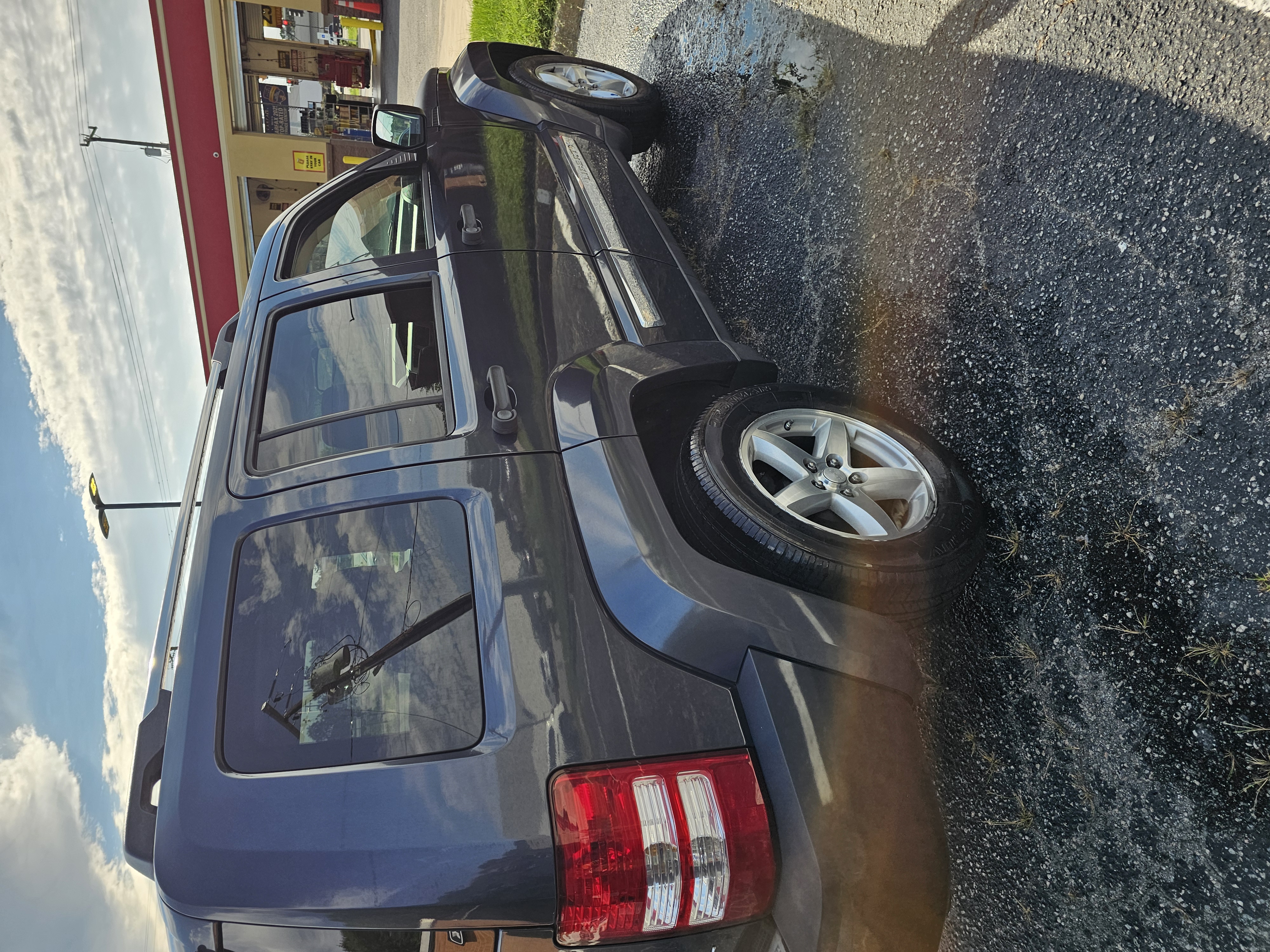 Used 2008 Jeep Liberty Limited w/ Premium Group AWD/4WD image 2