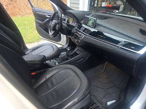 Used 2018 BMW X1 xDrive28i image 11
