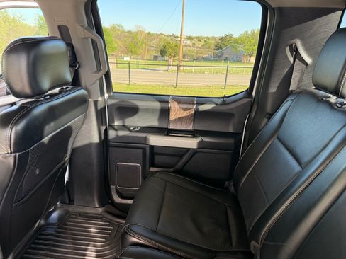 Used 2019 Ford F250 Lariat w/ Chrome Package image 18