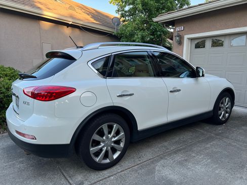 Used 2011 INFINITI EX35 Journey w/ Premium Pkg image 4