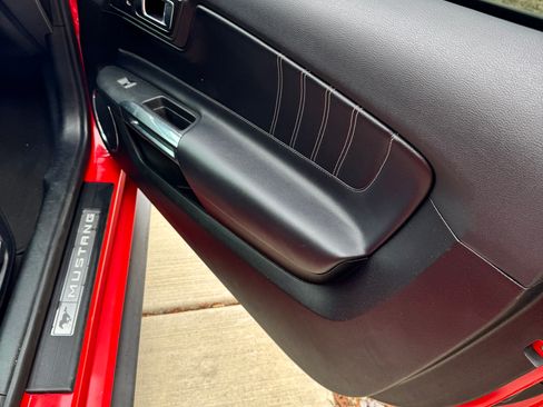 Used 2021 Ford Mustang Premium image 5