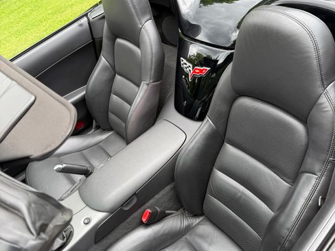 Used 2007 Chevrolet Corvette Convertible RWD image 16