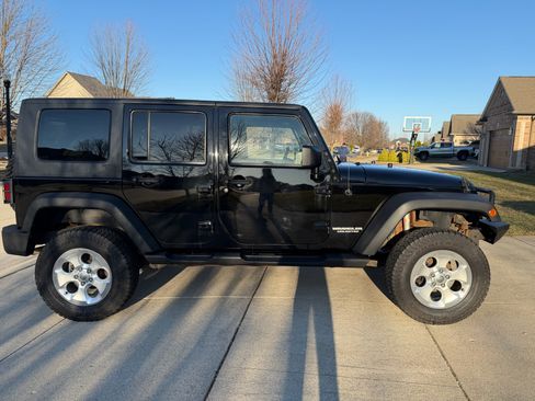 Used 2010 Jeep Wrangler Unlimited Sport image 17