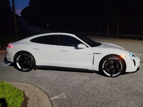 Used 2020 Porsche Taycan Turbo S image 15