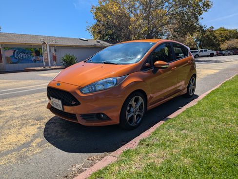 Used 2017 Ford Fiesta ST FWD image 4