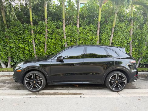 Used 2023 Porsche Cayenne Platinum Edition AWD/4WD image 1