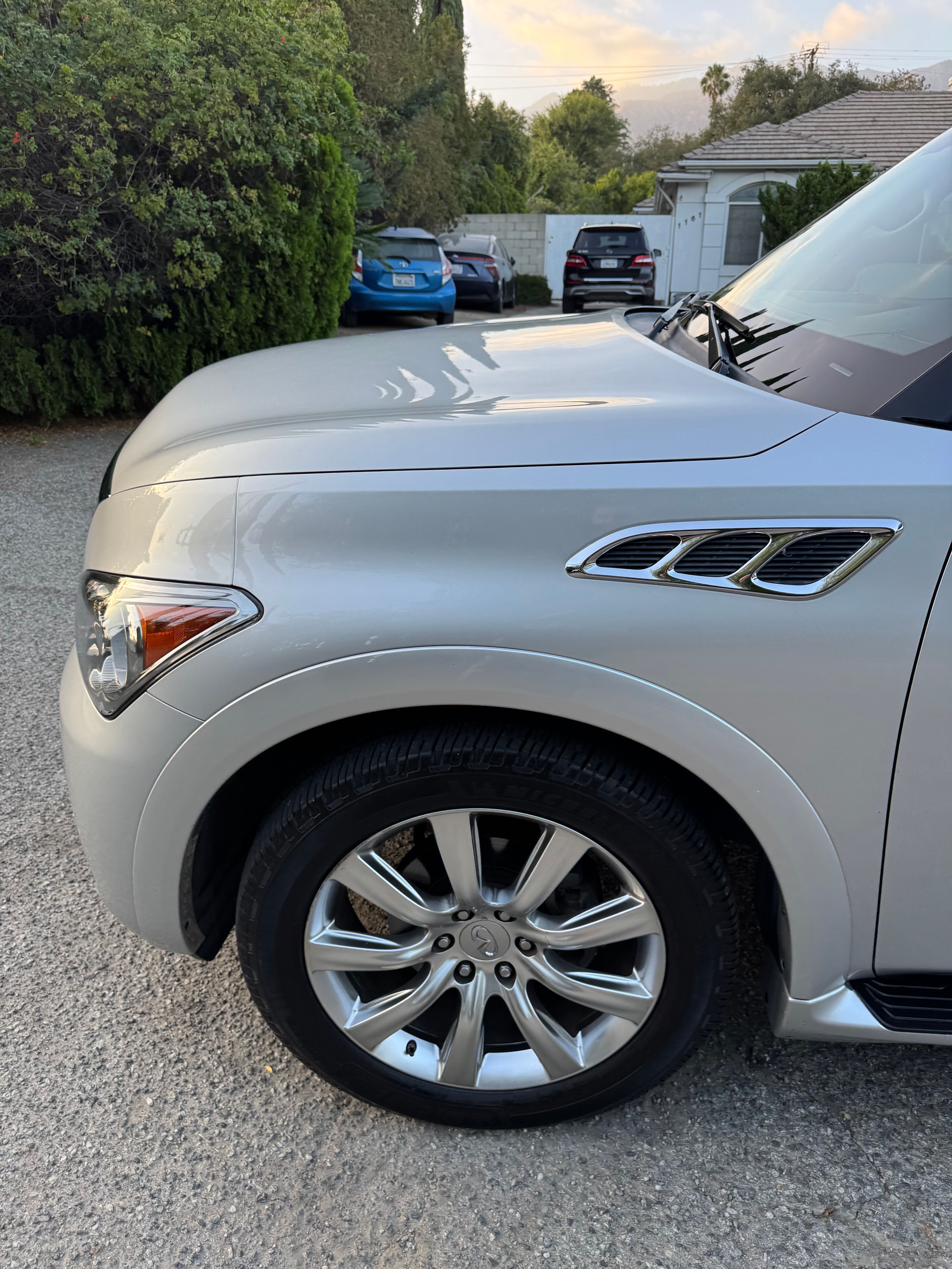 Used 2011 INFINITI QX56 2WD w/ Deluxe Touring Pkg image 27