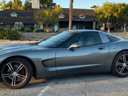 Used 2004 Chevrolet Corvette Coupe 2D w/ Preferred Equipment Group image 17