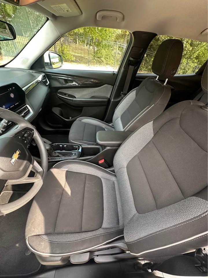 Used 2025 Chevrolet TrailBlazer LT AWD/4WD image 9