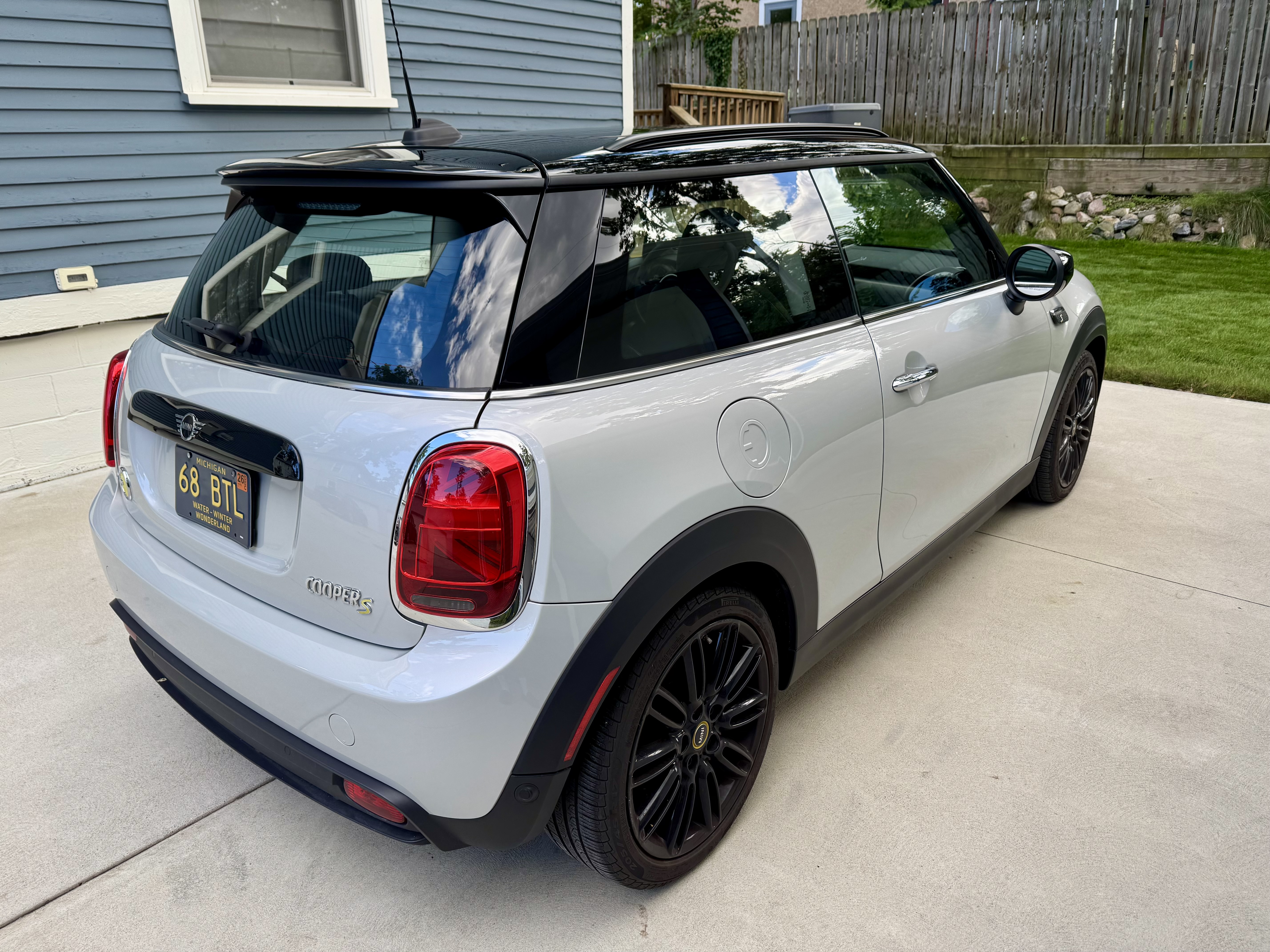 Used 2023 MINI Cooper SE FWD image 9