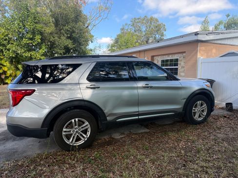 Used 2021 Ford Explorer XLT w/ Equipment Group 202A image 13