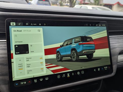 Used 2026 Rivian R1S Adventure image 10