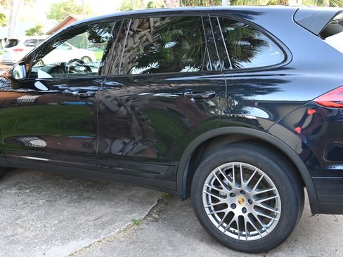Used 2018 Porsche Cayenne S AWD/4WD image 2