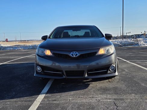 Used 2014 Toyota Camry SE w/ Moonroof Package image 4