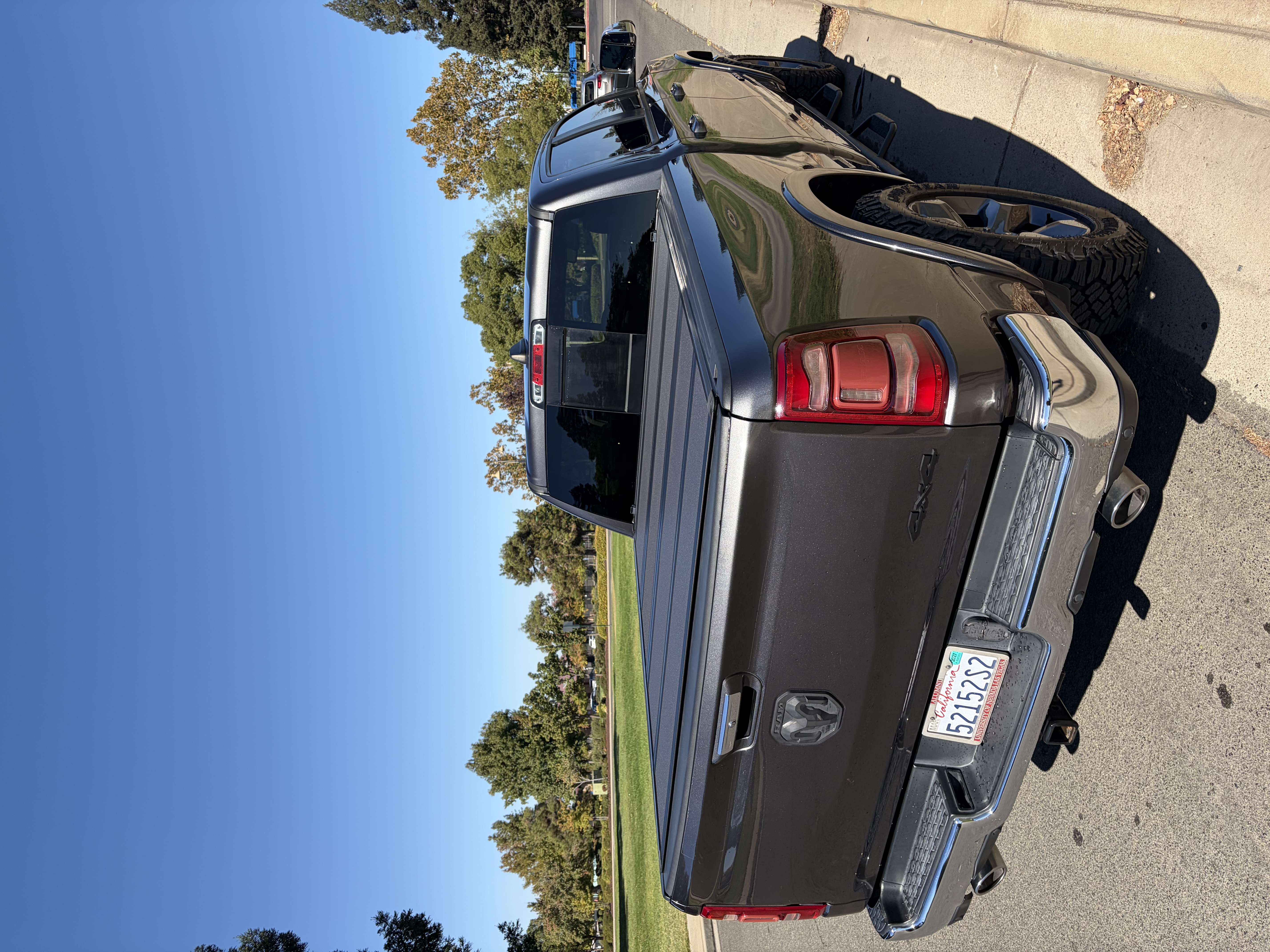 Used 2019 RAM 1500 Laramie AWD/4WD image 5