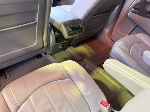Used 2014 Buick Enclave Leather image 10