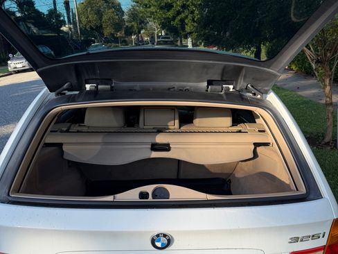 Used 2003 BMW 325i Wagon image 8
