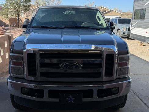 Used 2010 Ford F250 Lariat image 2