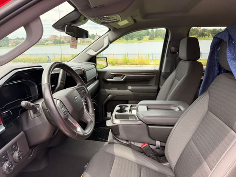 Used 2022 Chevrolet Silverado 1500 RST AWD/4WD image 4