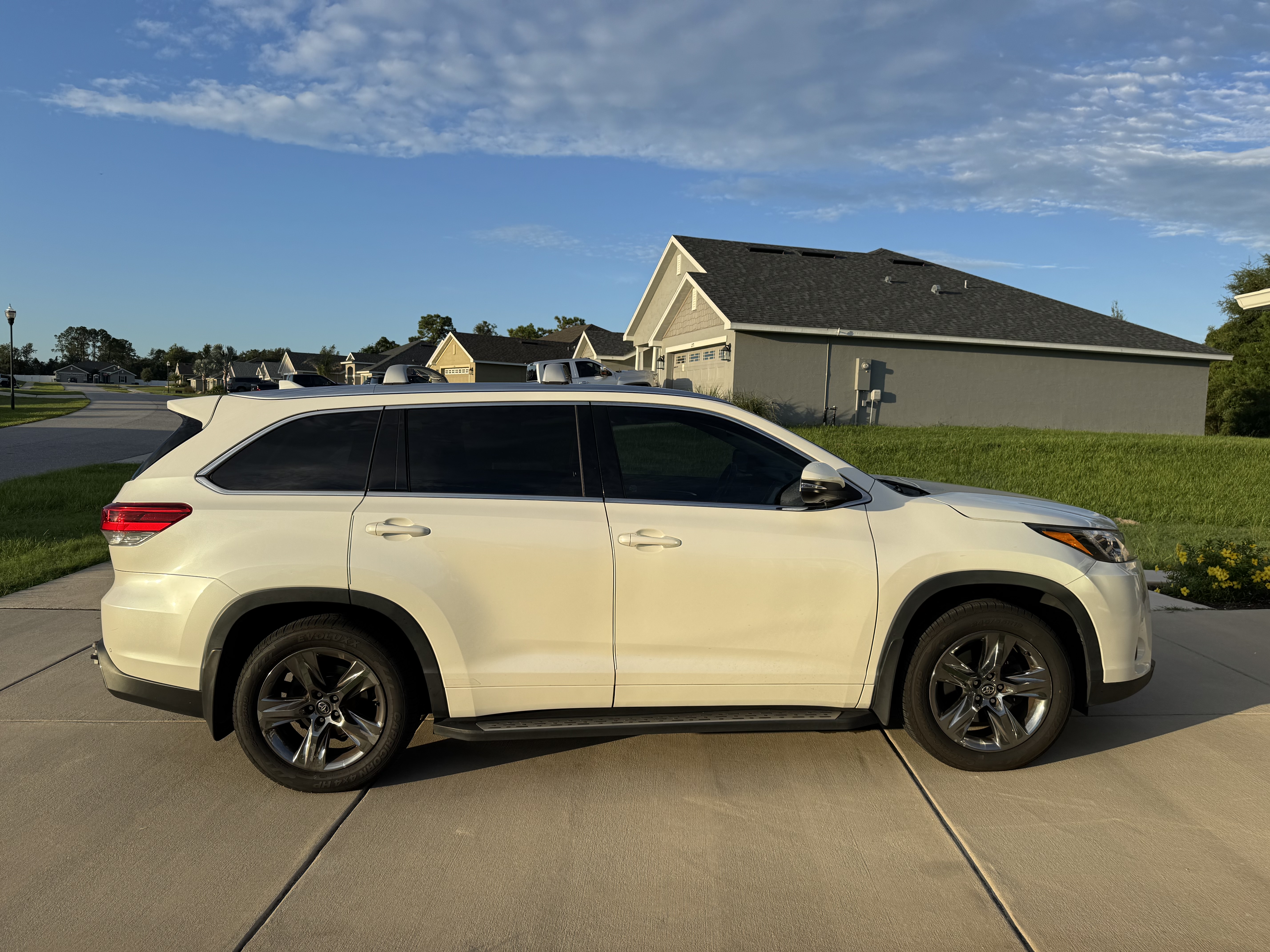 Used 2019 Toyota Highlander Limited Platinum AWD/4WD image 4