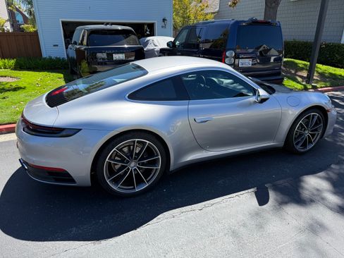 Used 2022 Porsche 911 Carrera image 2