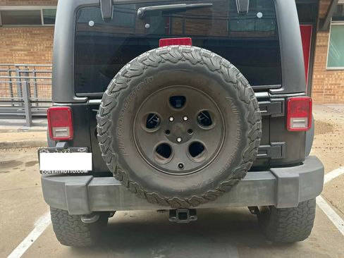 Used 2012 Jeep Wrangler Unlimited Sport image 6