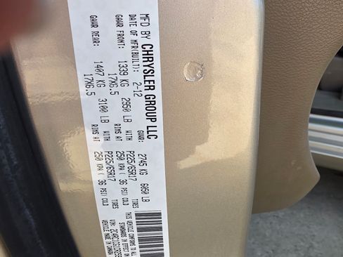 Used 2012 Chrysler Town & Country Touring-L w/ Driver Convenience Group image 12