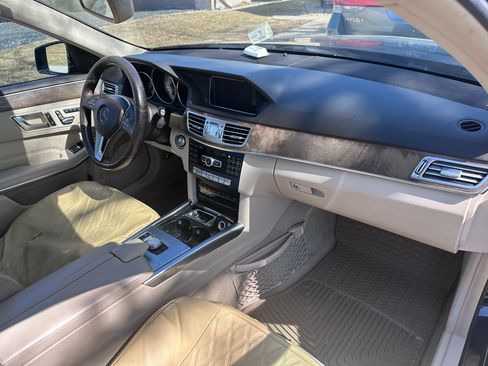 Used 2014 Mercedes-Benz E 350 4MATIC Sedan image 12