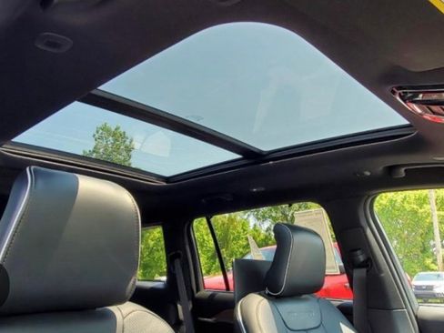 Used 2019 Jeep Cherokee Limited w/ Luxury Group image 13