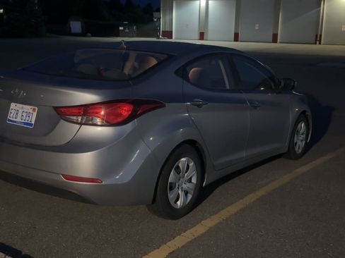 Used 2016 Hyundai Elantra SE FWD image 1