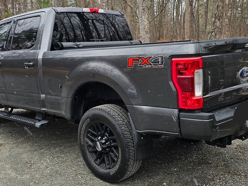 Used 2019 Ford F250 Lariat image 12