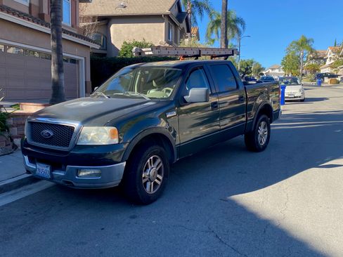 Used 2005 Ford F150 Lariat image 1