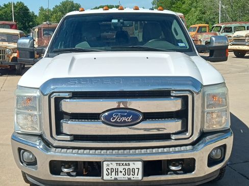 Used 2016 Ford F350 XLT w/ XLT Premium Package image 4