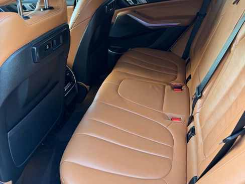 Used 2022 BMW X5 sDrive40i w/ Premium Package image 2