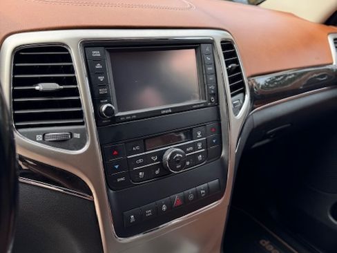 Used 2012 Jeep Grand Cherokee Overland Summit image 16
