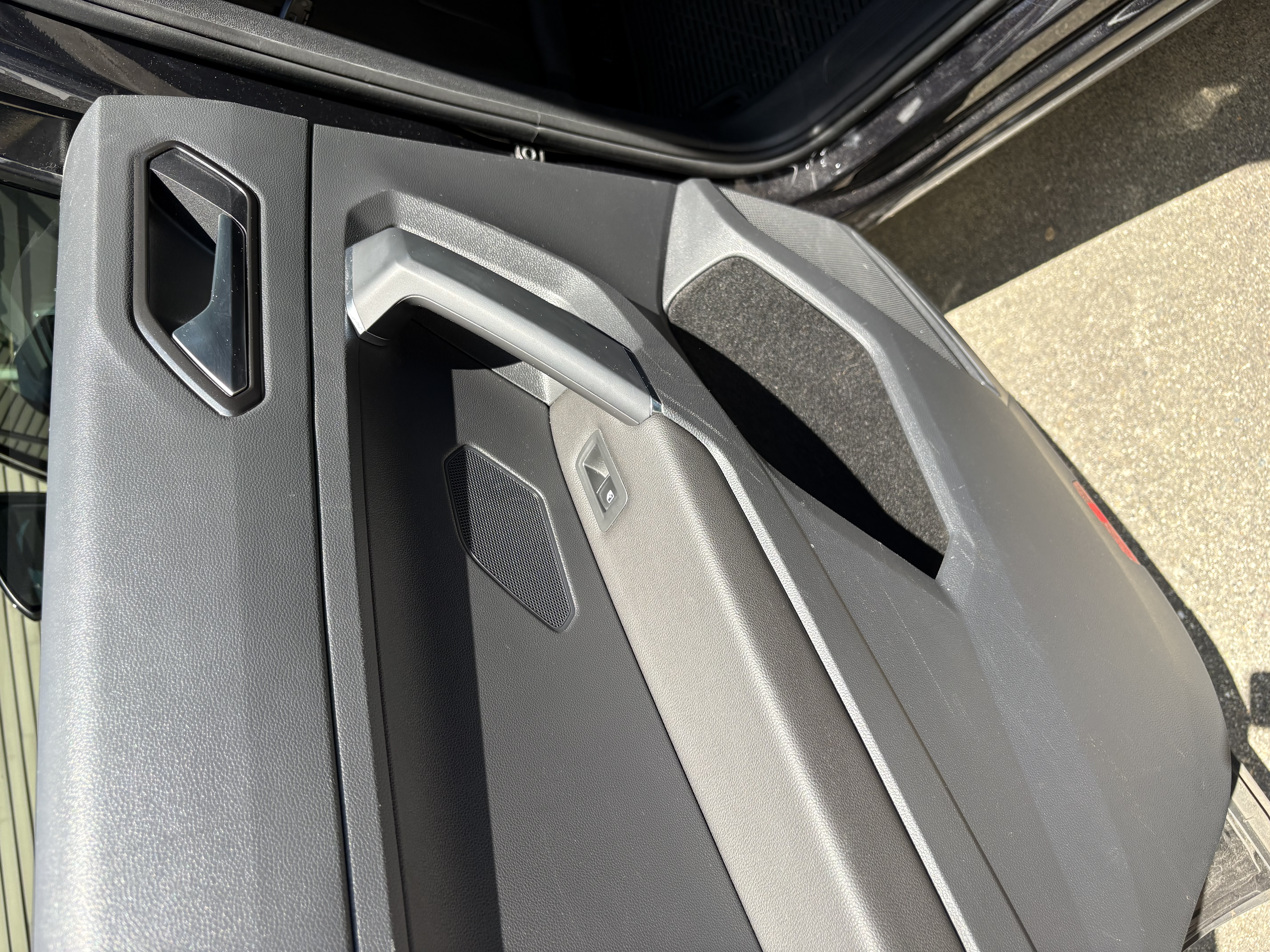 Used 2018 Volkswagen Tiguan SE w/ Panoramic Sunroof Package AWD/4WD image 5
