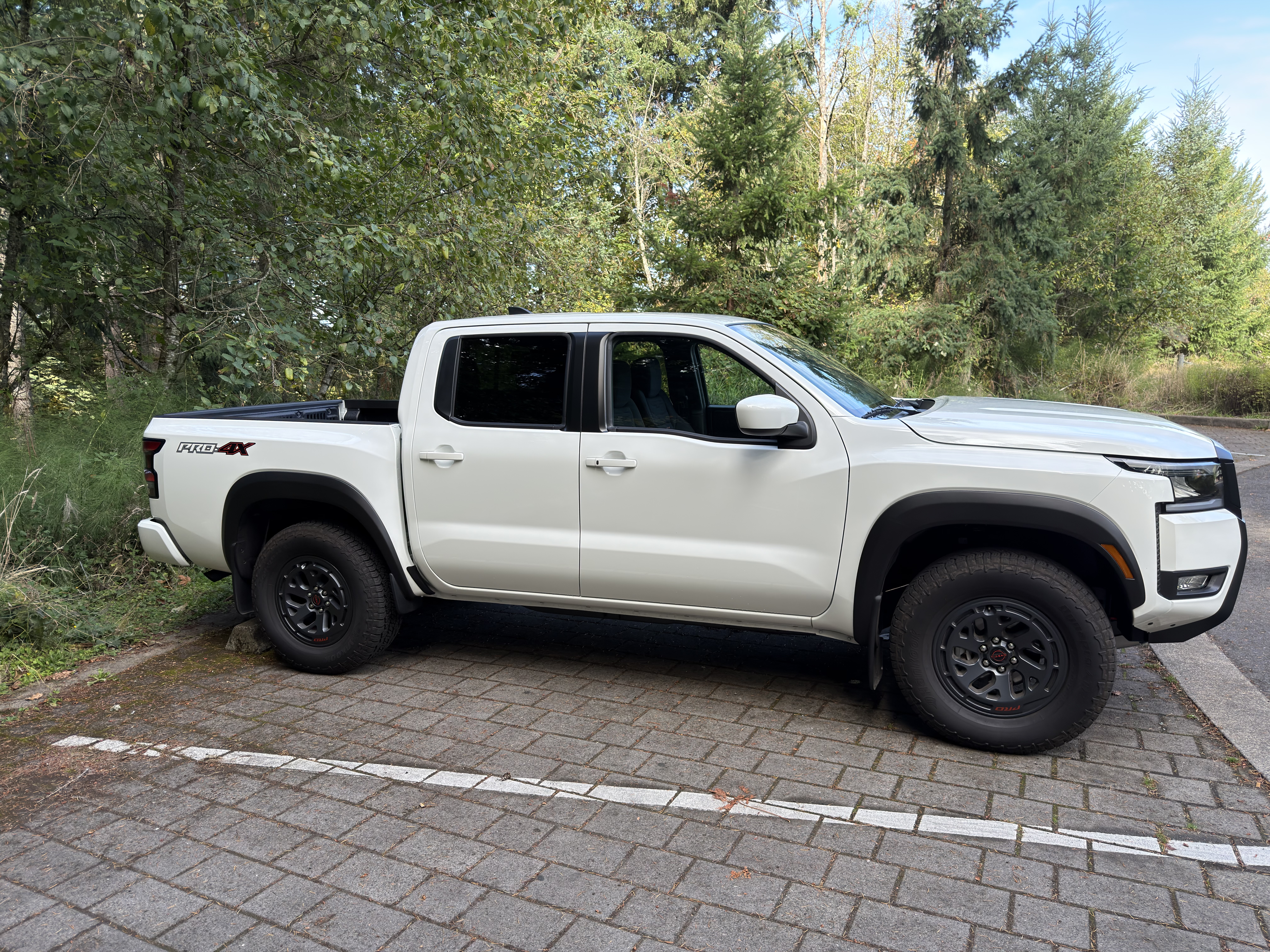 Used 2026 Nissan Frontier PRO-4X w/ Tow Package AWD/4WD image 9