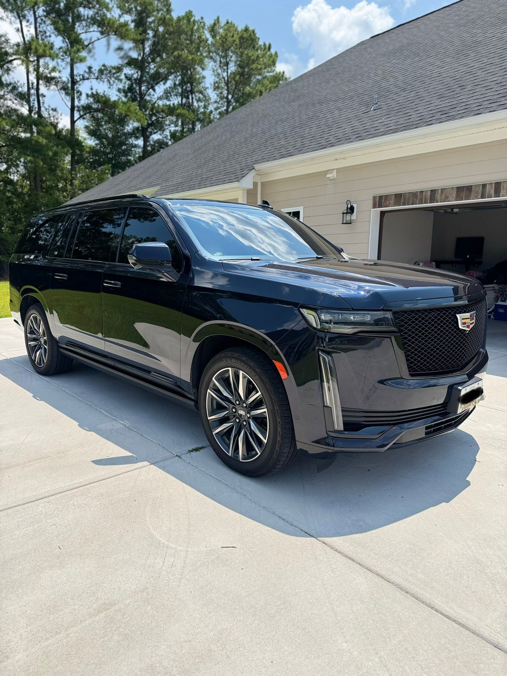 Used 2021 Cadillac Escalade ESV Sport Platinum RWD image 1