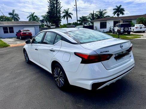Used 2024 Nissan Altima 2.5 SV image 11
