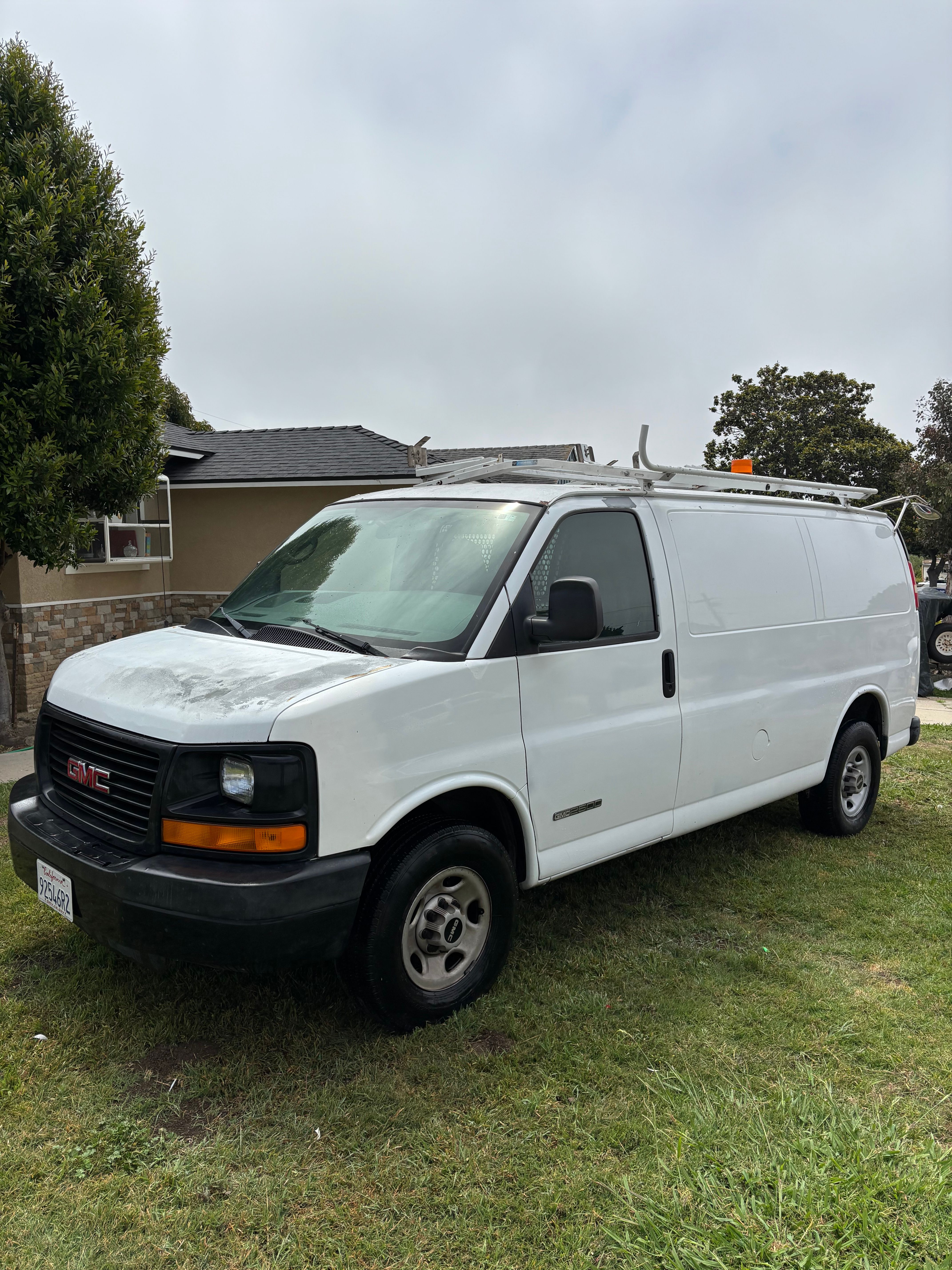 Used 2006 GMC Savana 2500 RWD image 1
