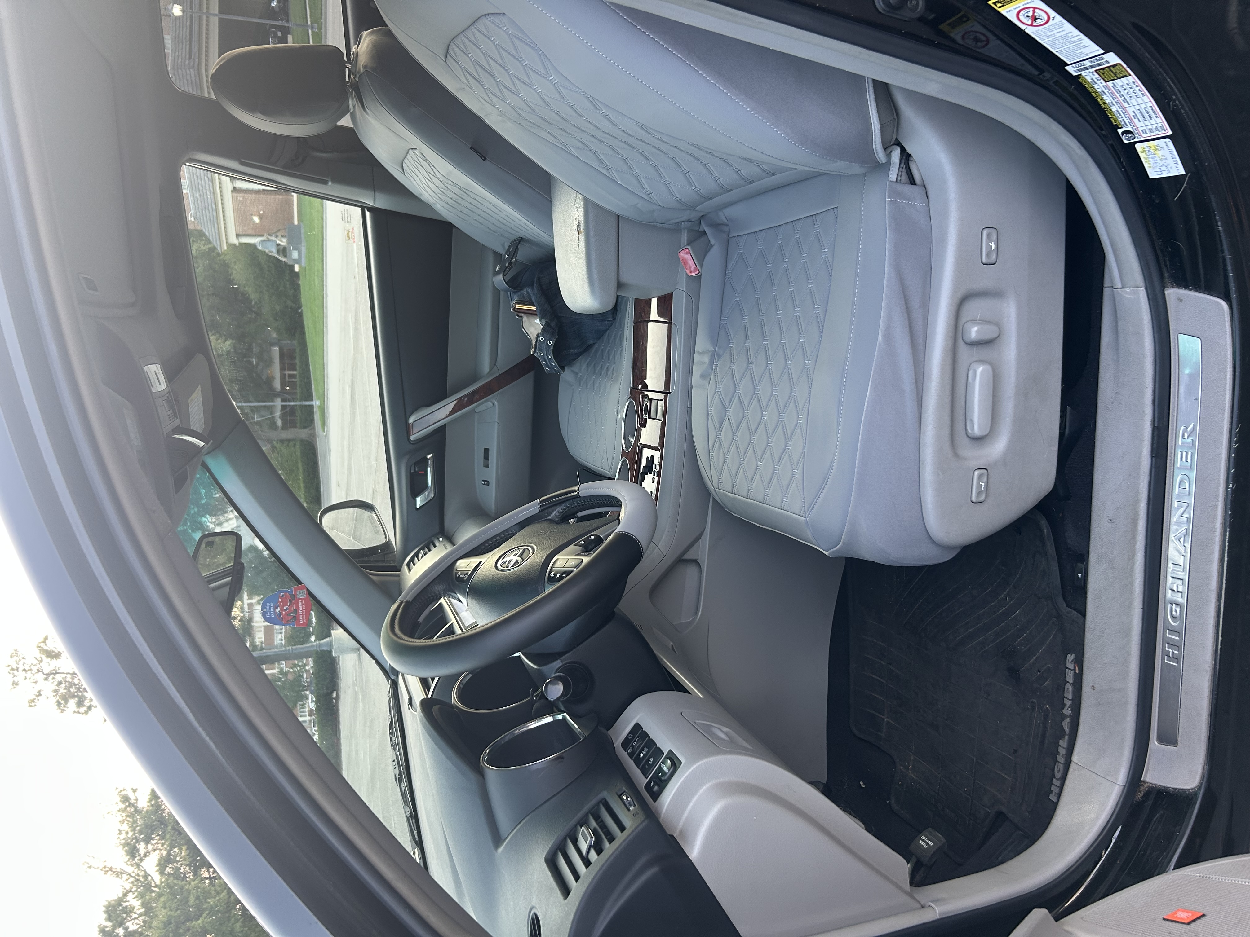 Used 2012 Toyota Highlander Limited w/ Tow Pkg AWD/4WD image 15