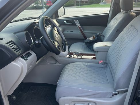 Used 2012 Toyota Highlander Limited w/ Tow Pkg AWD/4WD image 15