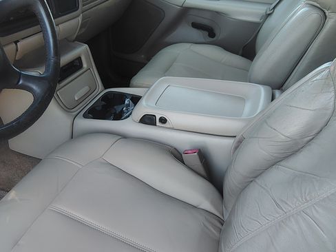 Used 2002 Chevrolet Tahoe LT image 11