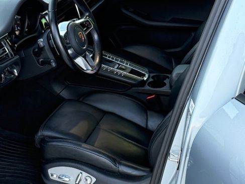 Used 2021 Porsche Macan image 10