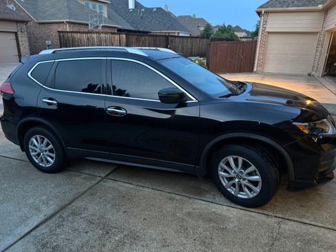 Used 2017 Nissan Rogue SV image 5