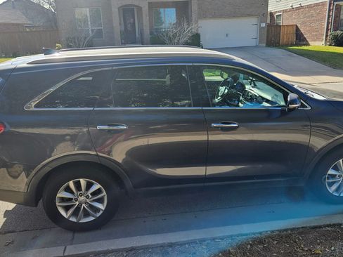 Used 2016 Kia Sorento LX w/ LX Convenience Package image 5
