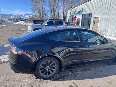Used 2022 Tesla Model S Plaid image 16